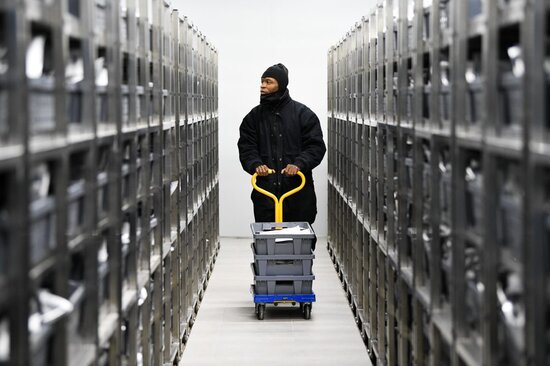 A genebank worker wheels seeds through the AfricaRice genebank in Côte d’Ivoire, where the largest collection of African rice varieties in the world is safeguarded. Photo: Neil Palmer/Crop Trust